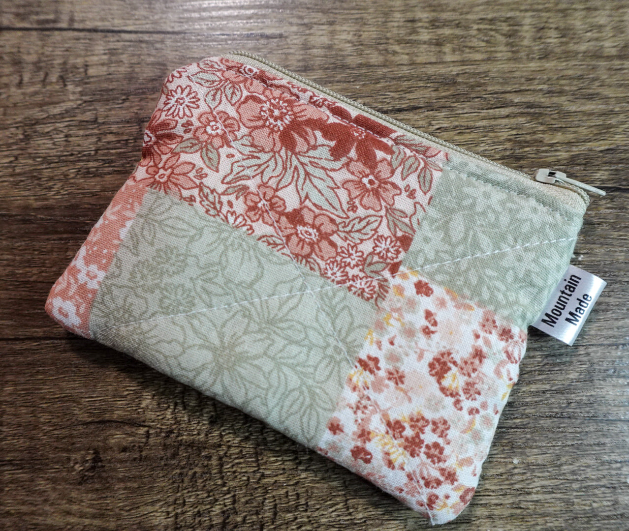 Small Zipper Pouch - Patchwork / Cream Hearts Lining